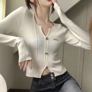 Long-Sleeve Notch Neck Plain Star Button Crop Knit Top